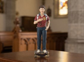 Chomik - Božićna figura – sv. Carlo Acutis, 21 cm - RAI6540
