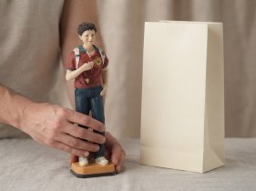 Chomik - Božićni kipić – sv. Carlo Acutis, 30 cm - RAI6564